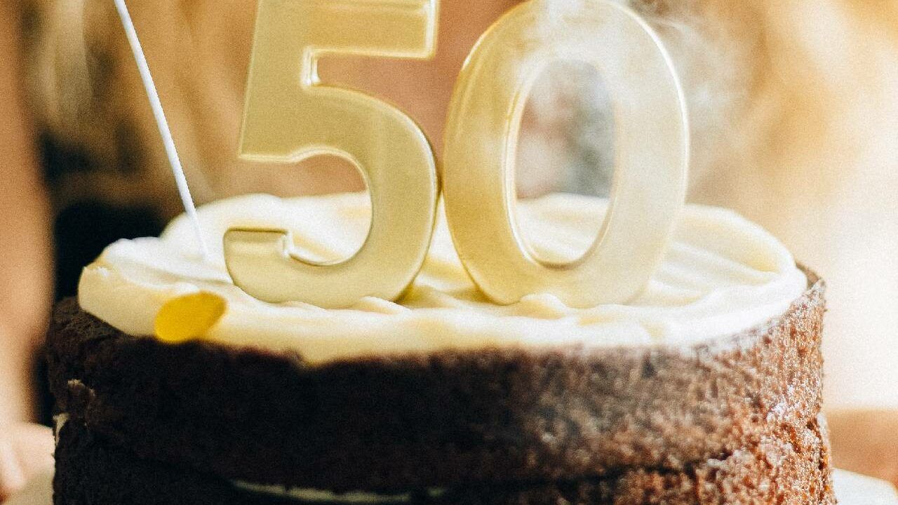 Come festeggiare i tuoi 50 anni: idee e consigli per organizzare l'evento